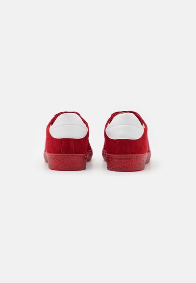 Pacocolor Red Sneaker